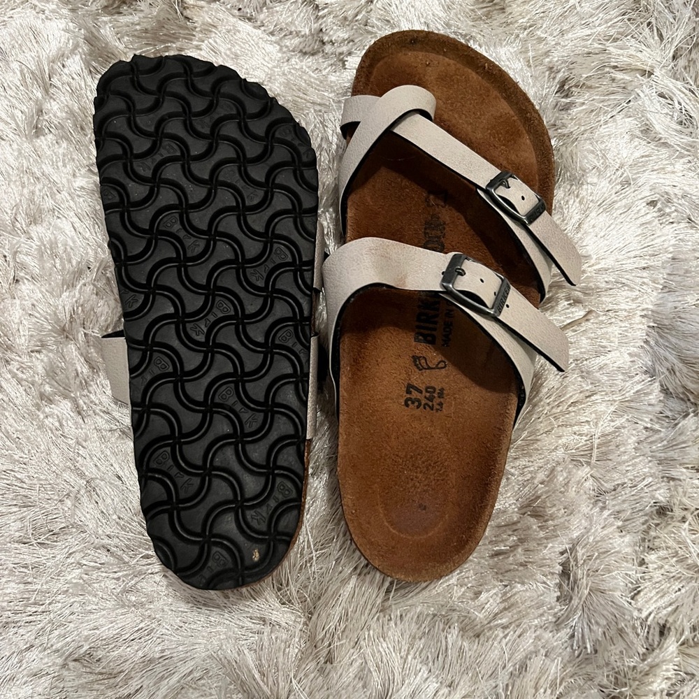 BRAND NEW BIRKENSTOCK TAUPE COLOR size 6-6.5. See size chart $50